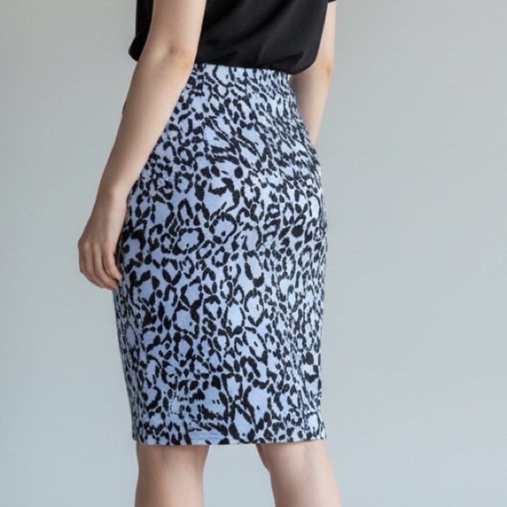 Atelier Jai Animal Print Pencil Skirt in Light Blue & Black•L-XL